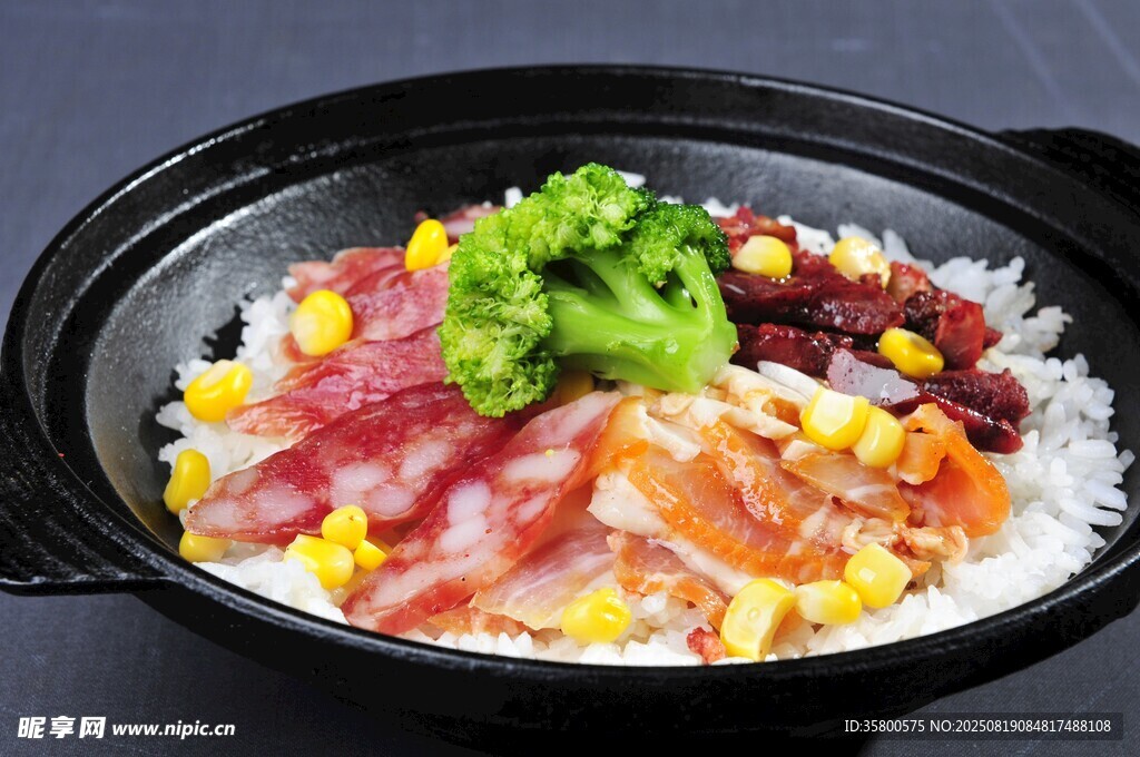 美味培根蔬菜煲仔飯
