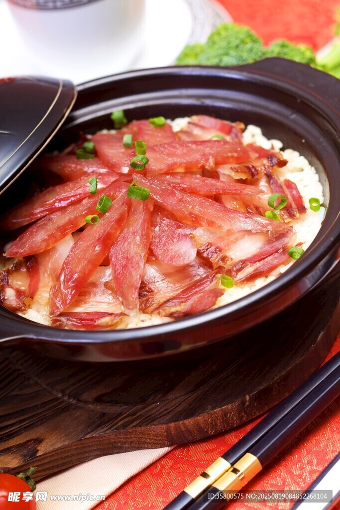 美味臘腸煲仔飯