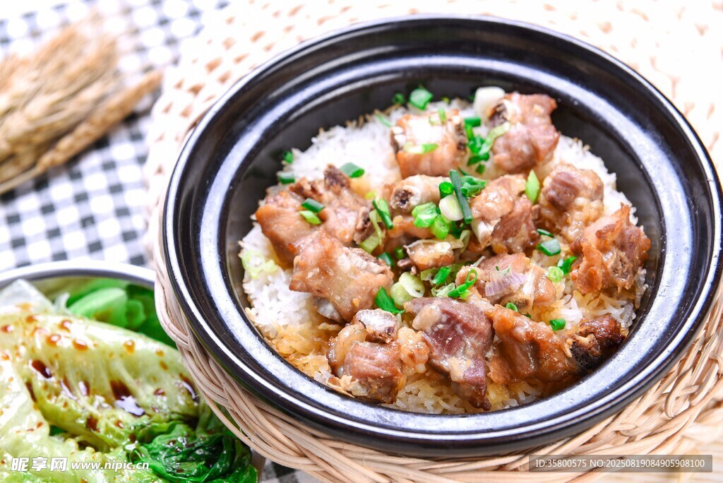 美味排骨煲仔飯