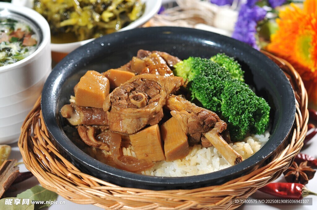 美味鹵肉煲仔飯