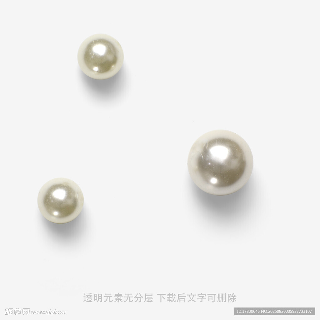三顆圓潤(rùn)珍珠飾品展示