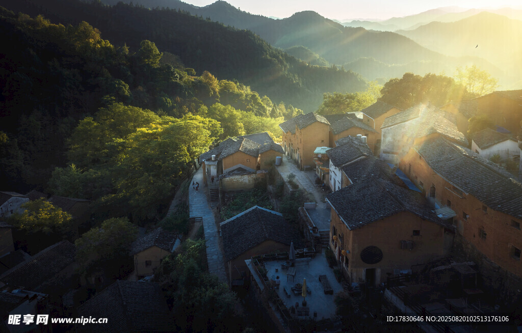 山村晨曦美景
