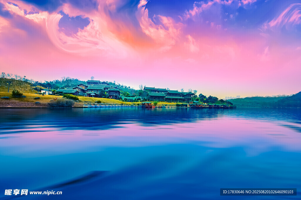 夢幻湖畔絢麗天空美景
