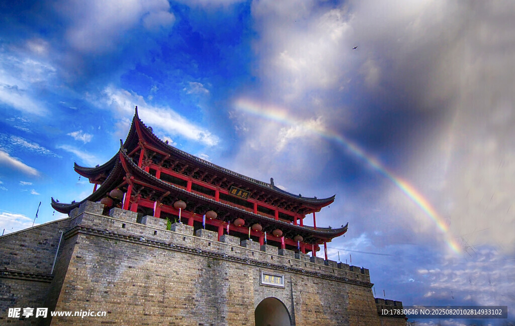 古城樓畔現(xiàn)彩虹美景