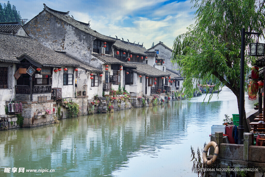 江南水鄉(xiāng)古街沿河景致