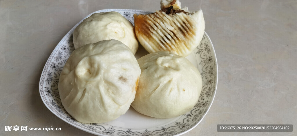 一盤美味包子
