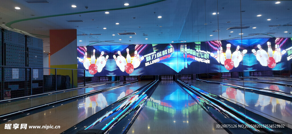 室內(nèi)保齡球館場(chǎng)景