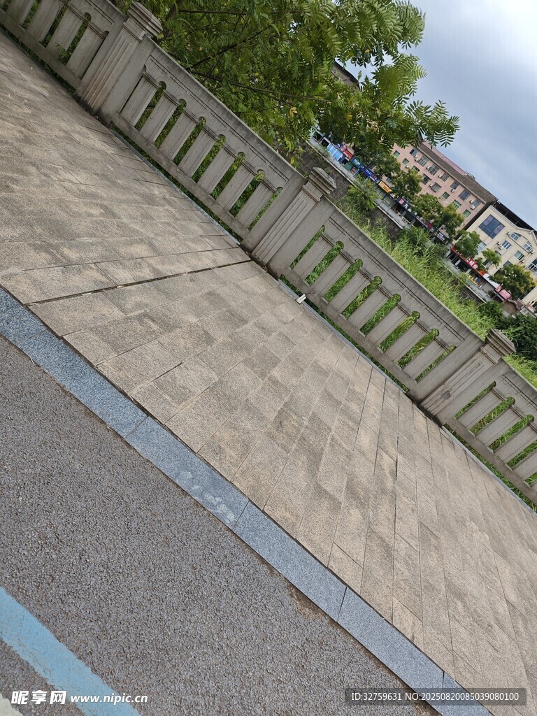 戶外水泥地面及周邊景觀