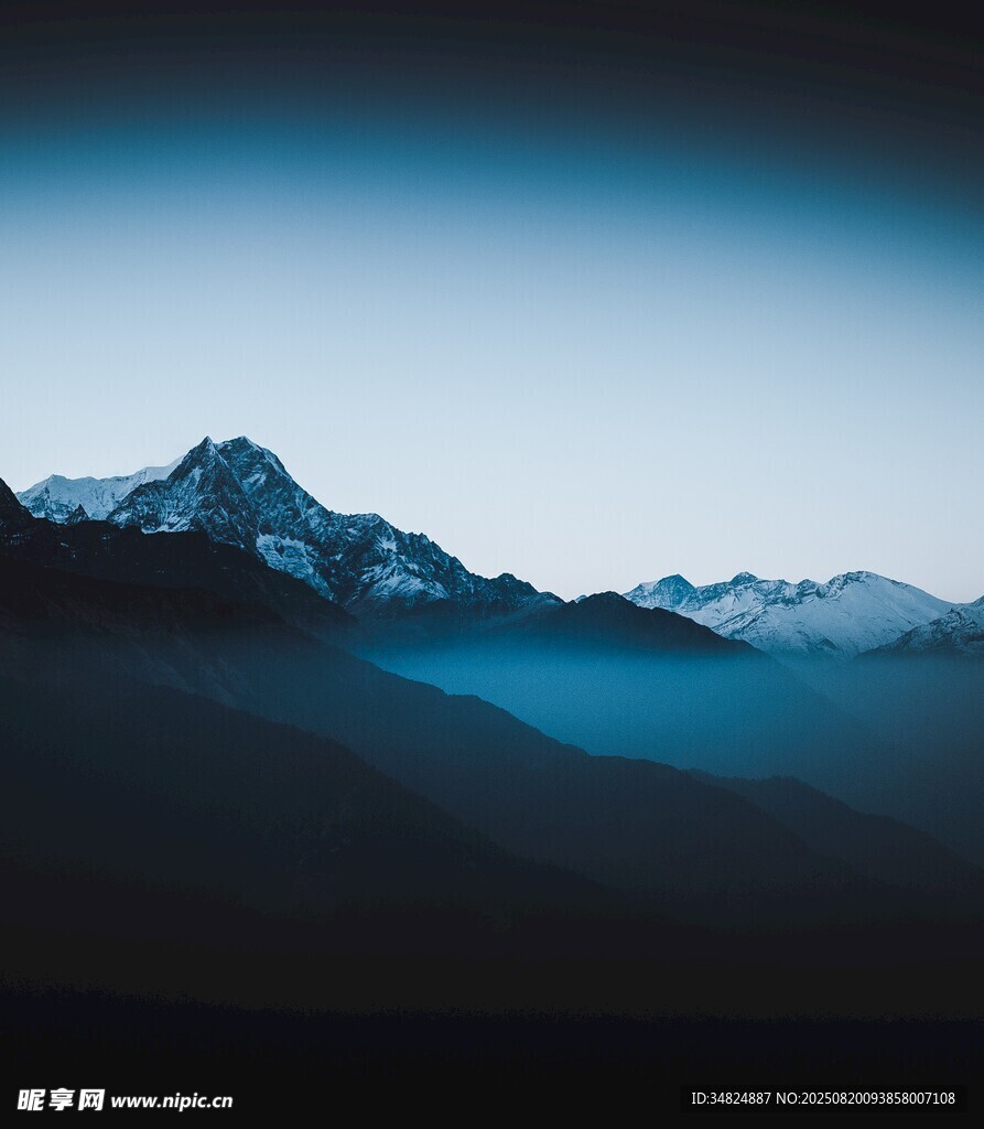 壯麗雪山遠景