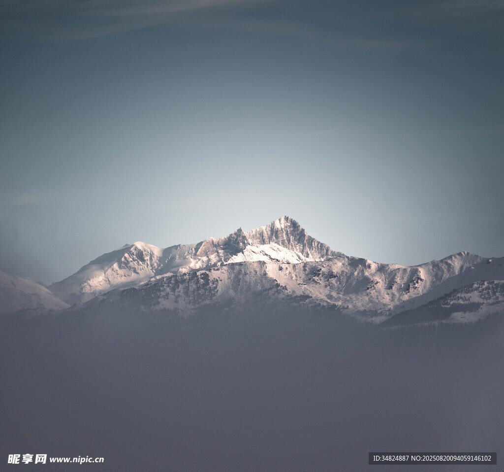 雪山巍峨
