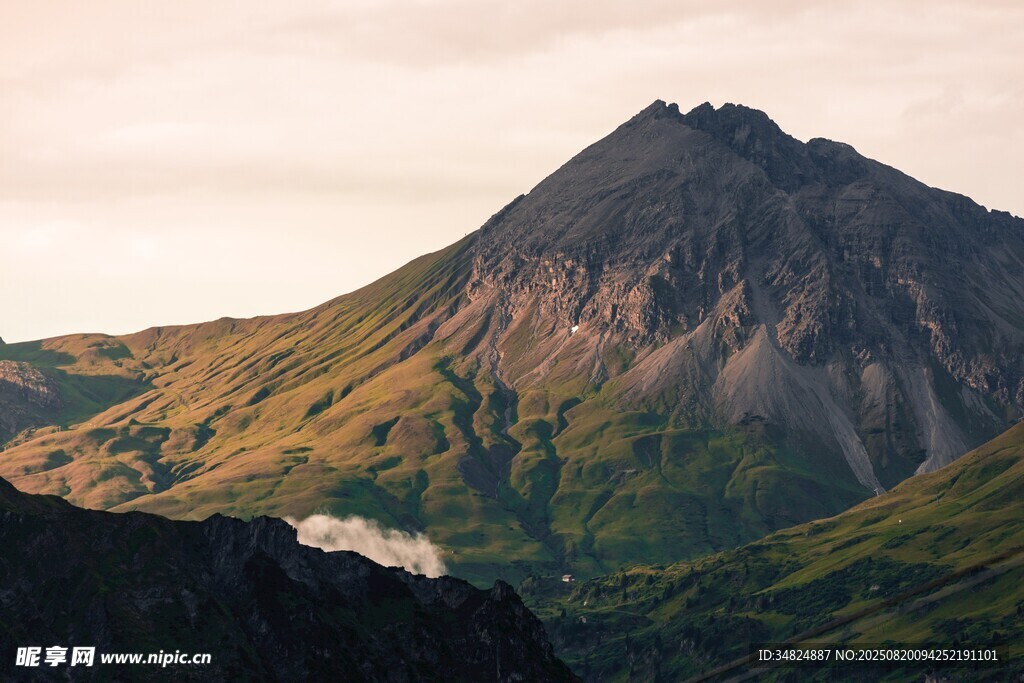 壯麗山景盡顯自然之美
