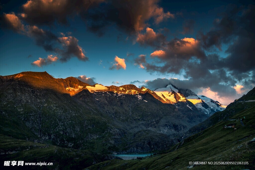 壯麗山間日落美景