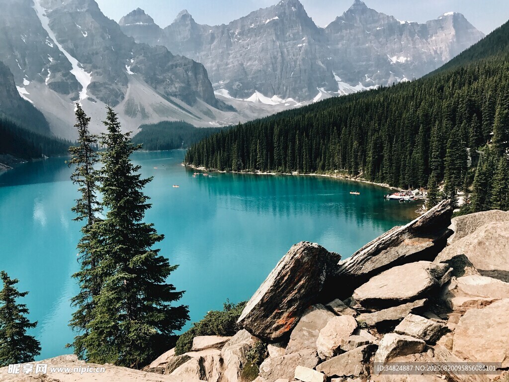 美麗高山湖泊自然景觀