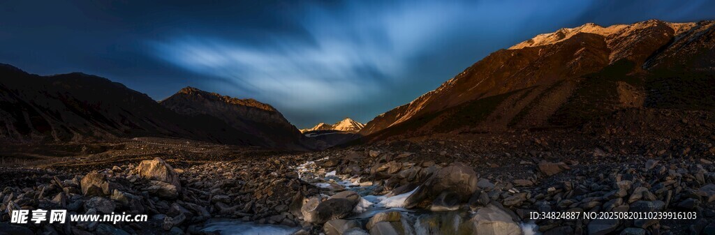 山間暮色夜景