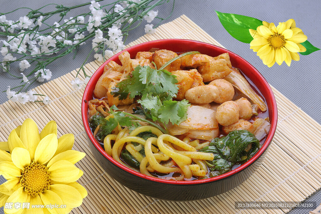 美味多彩的蝦仁蔬菜面條