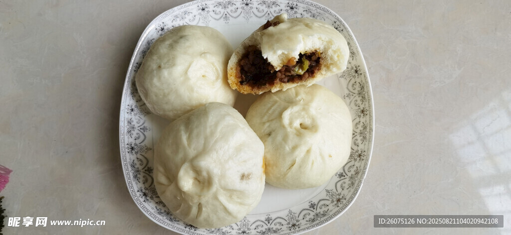 盤中美味包子待品嘗