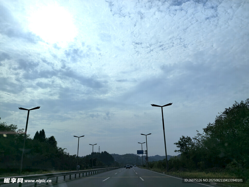 行車途中公路風(fēng)景