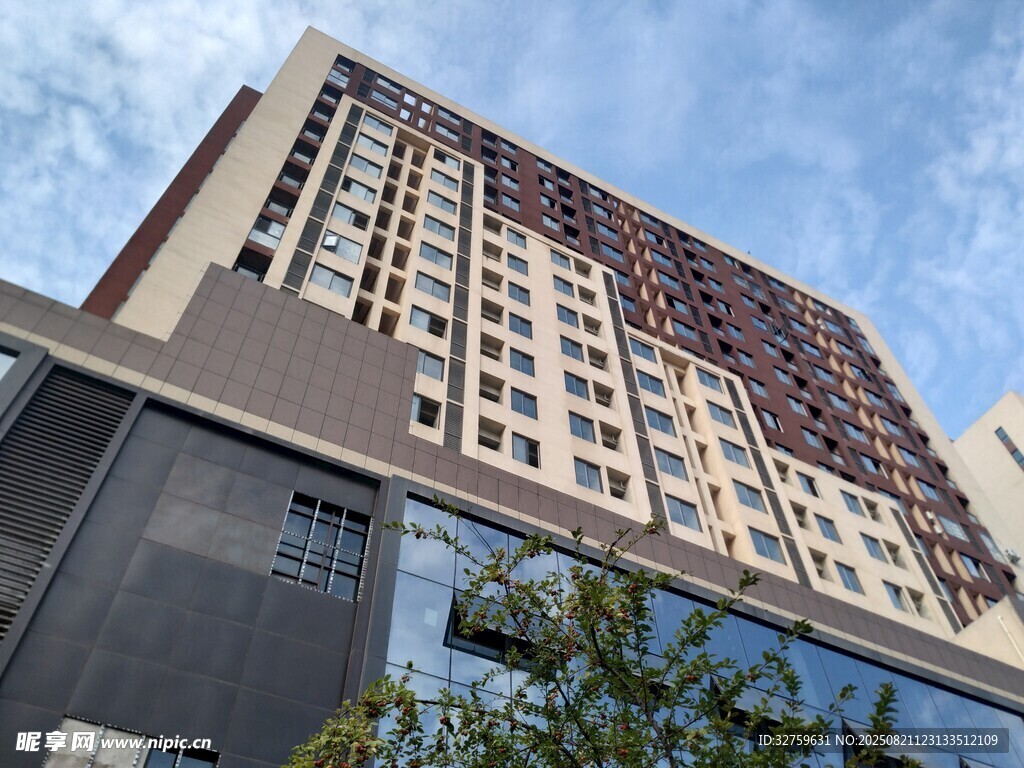 現(xiàn)代高層商務(wù)建筑外觀