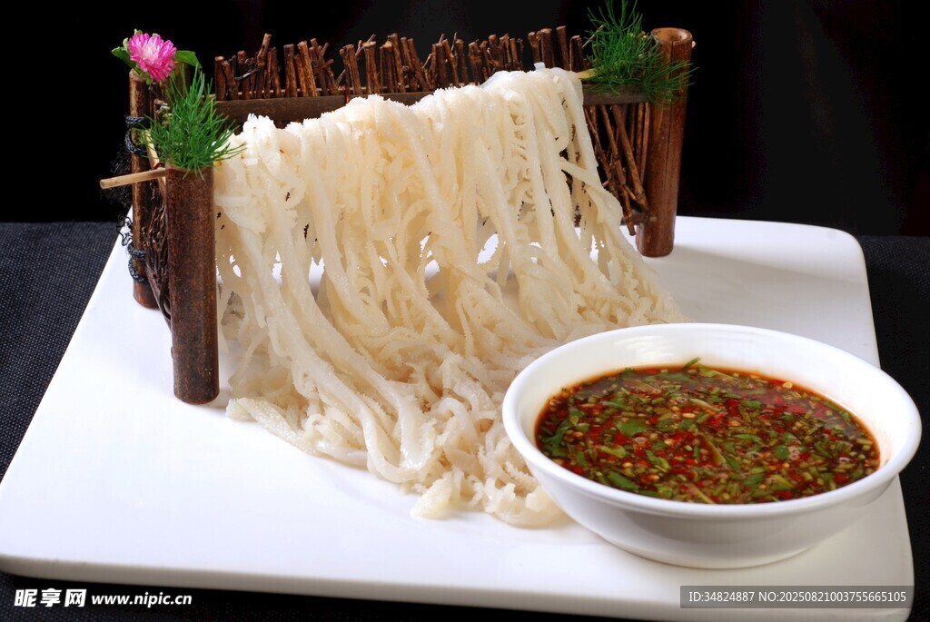涼拌粉絲配蘸料爽口美味