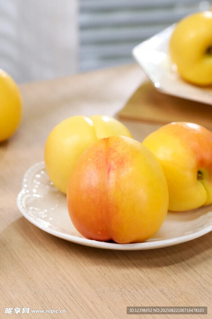 盤中黃桃