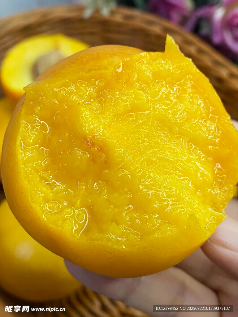 新鮮誘人的黃桃果肉