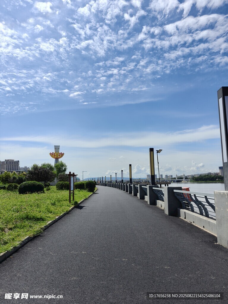 河畔漫步道