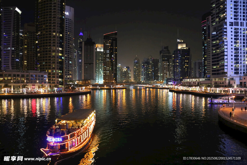迪拜河畔璀璨夜景