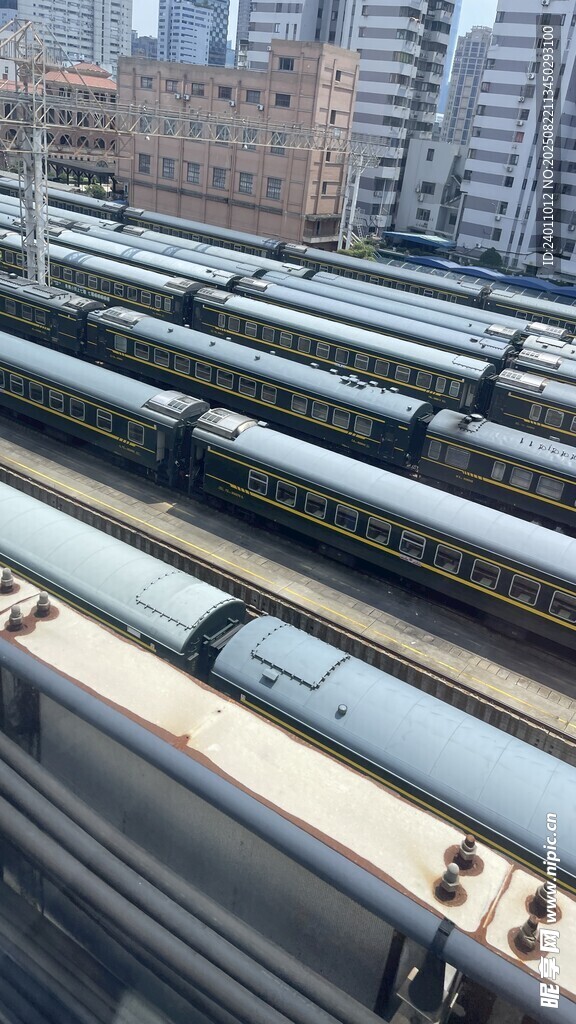 城市中的列車停放場(chǎng)景