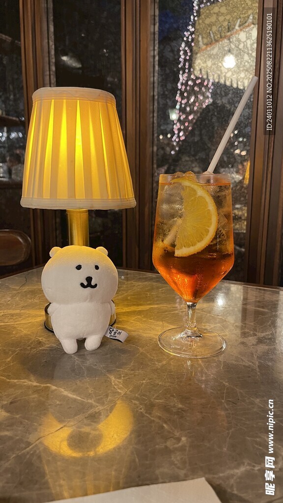 可愛小狗臺燈配冰爽飲品