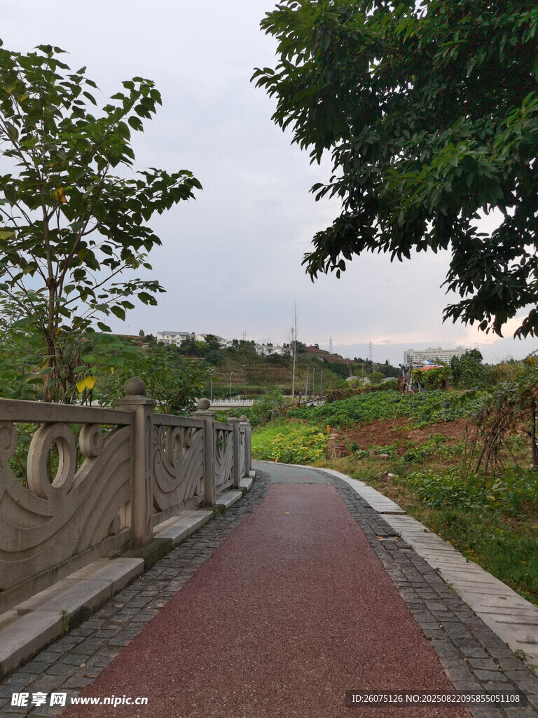 河畔步道自然好風(fēng)光