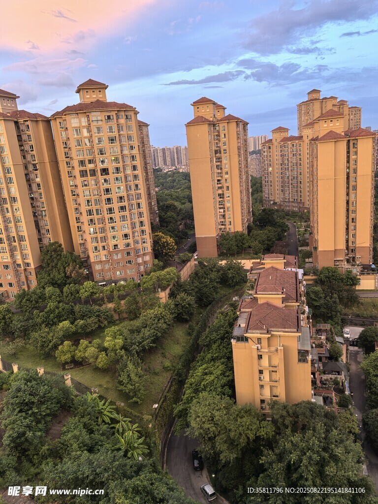 城市住宅區(qū)的黃昏景致