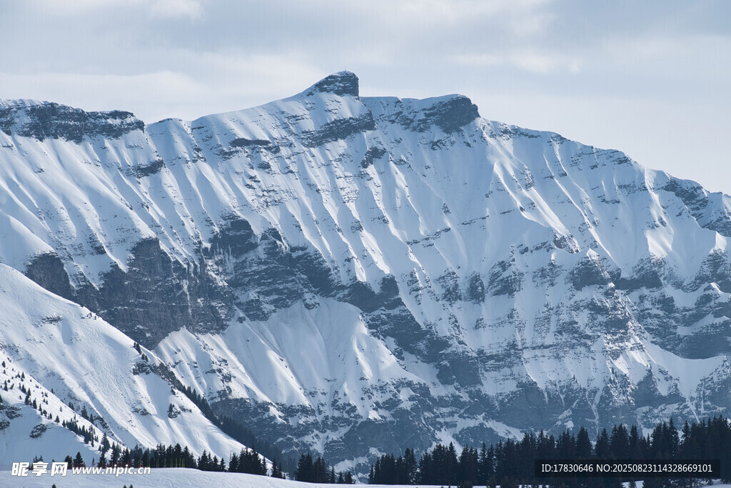 雪山壯麗景觀