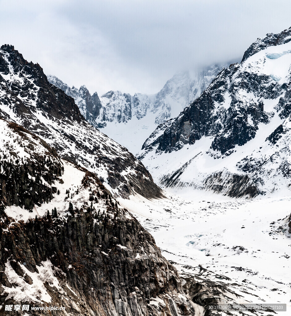 雪山壯麗景色