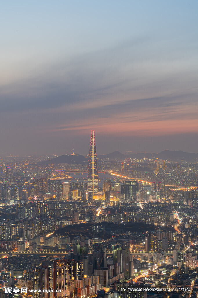 城市黃昏天際線壯麗景觀