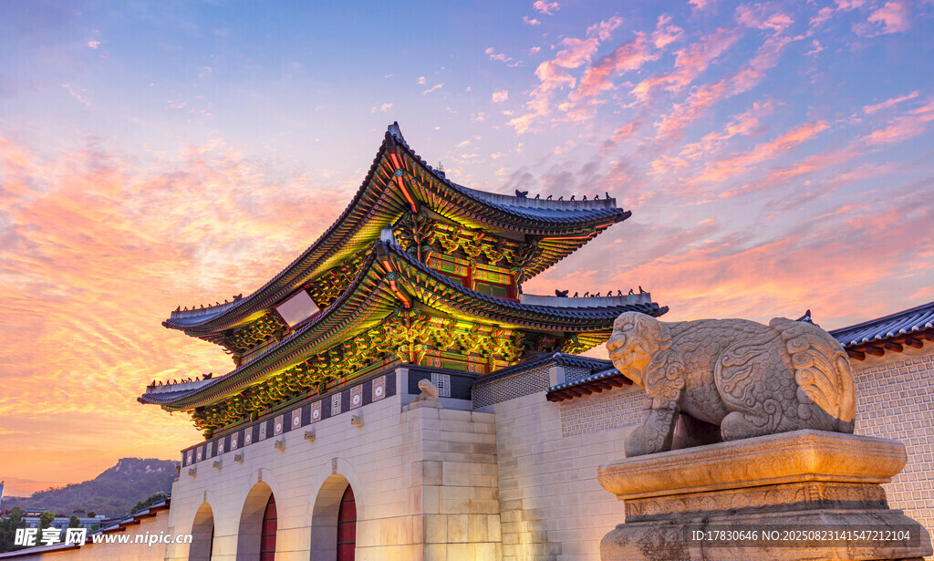 夕陽下的中式古建筑