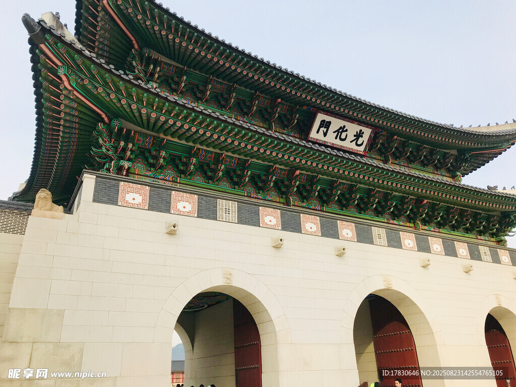 傳統(tǒng)中式古建筑城門一角