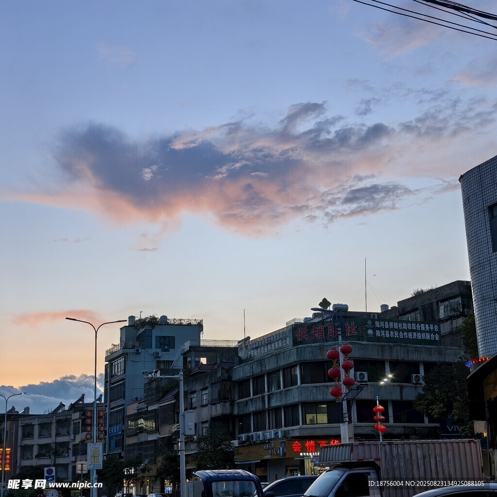 城市黃昏景象  天空與建筑