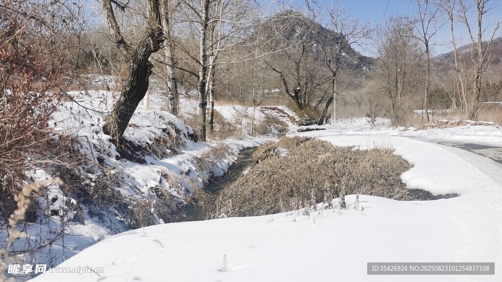 鄉(xiāng)村雪景