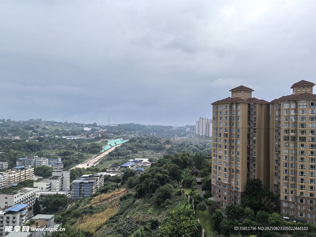 城市高樓與周邊景觀