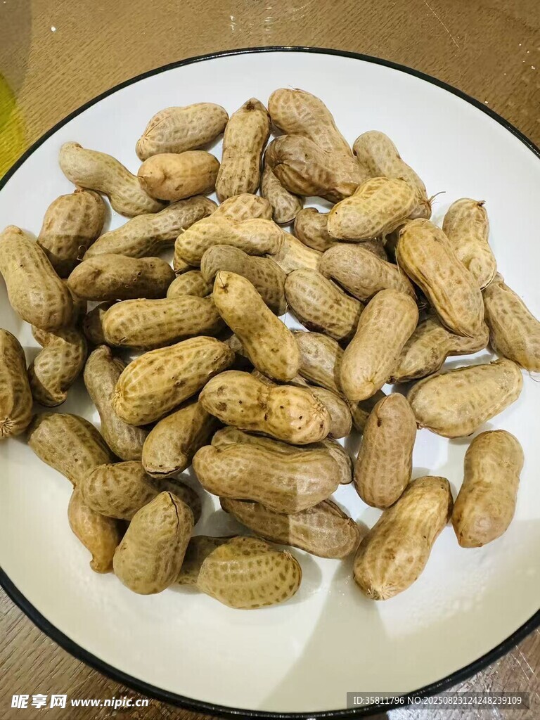盤中美味花生