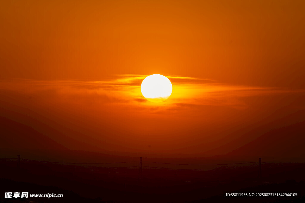 夕陽西下的壯美景觀