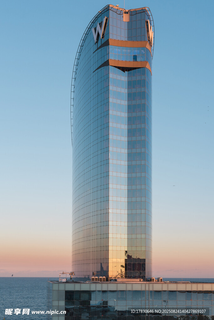 海濱摩天大樓建筑景觀