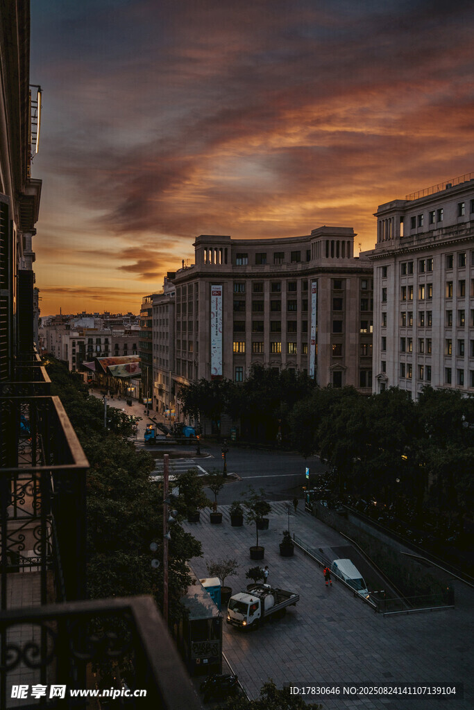 城市黃昏美景