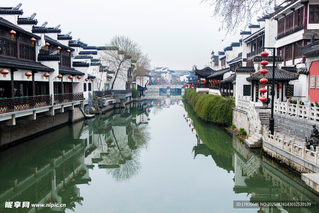 秦淮河上的江南晨景