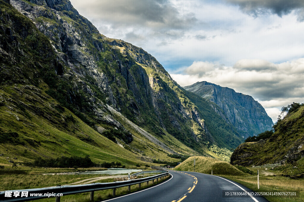 山間公路美景