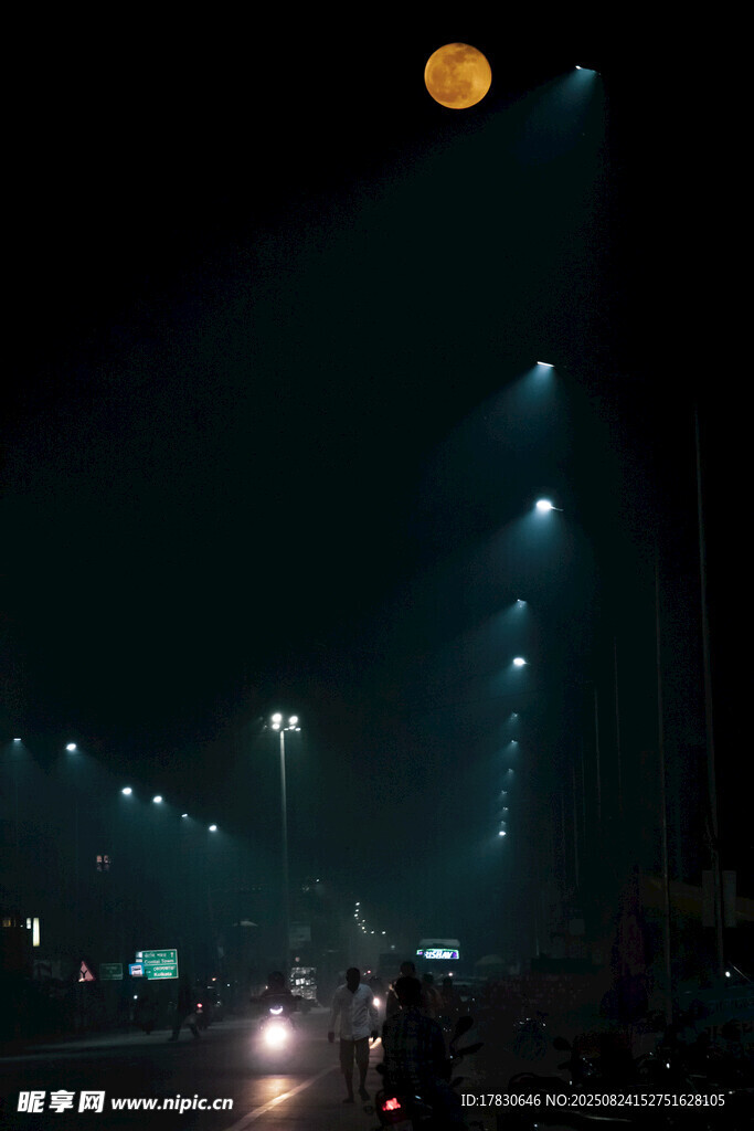 月夜下的城市道路景觀