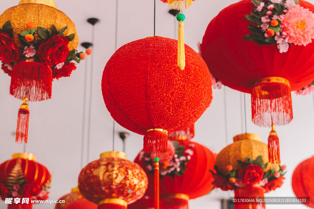 喜慶紅燈籠裝點(diǎn)節(jié)日氛圍
