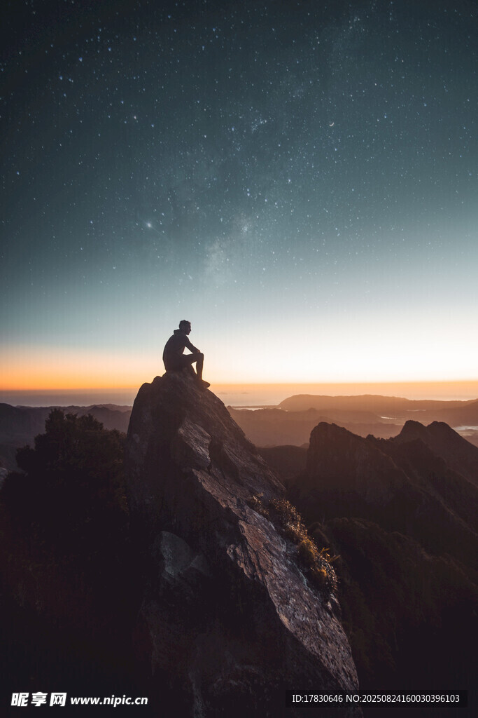 山頂獨行者的星空時刻