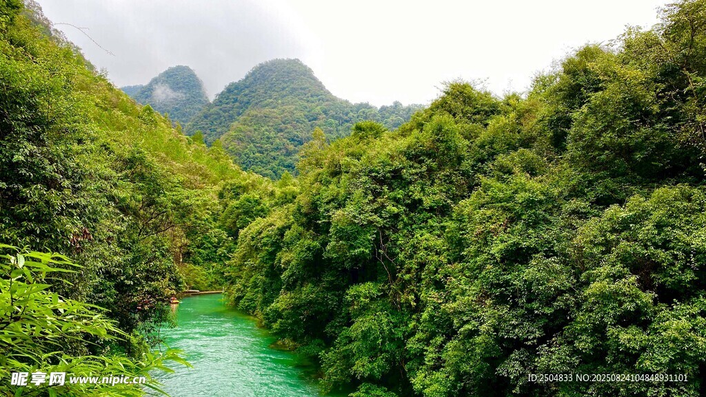 青山綠水間的秀麗河谷
