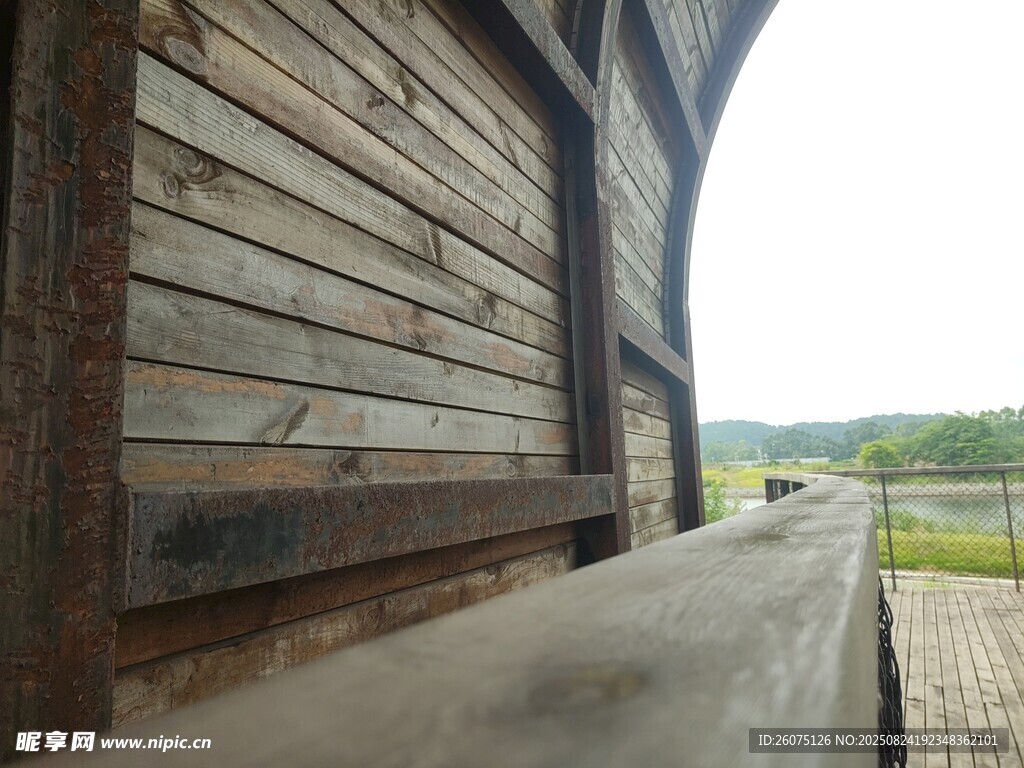 老舊木質建筑局部特寫